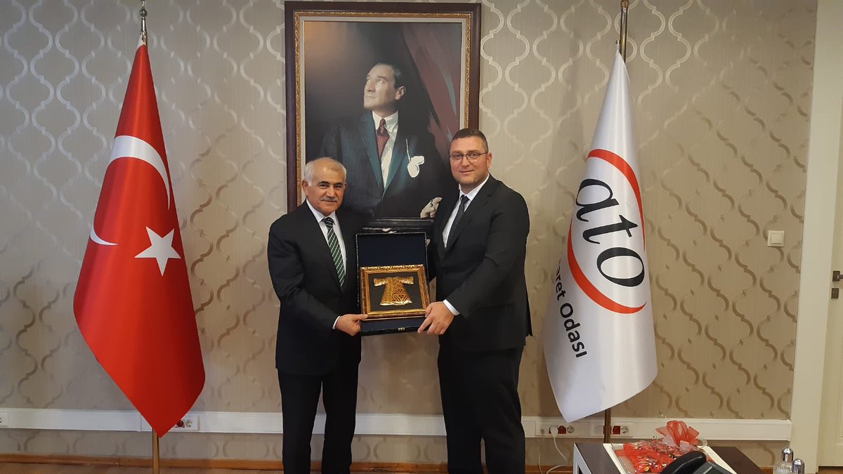 mustafaderyal's tweet photo. Dünyan��n ticaret üzerine yeniden dizayn edildiği günümüzde, @baskentekonomi ile çok verimli istişarelerde bulunduk. Konuları çok iyi takip edeceklerine inancım tamdır. Başarılar dilerim. @ibrahim_ayhan06 https://t.co/RKfgmV1V6S