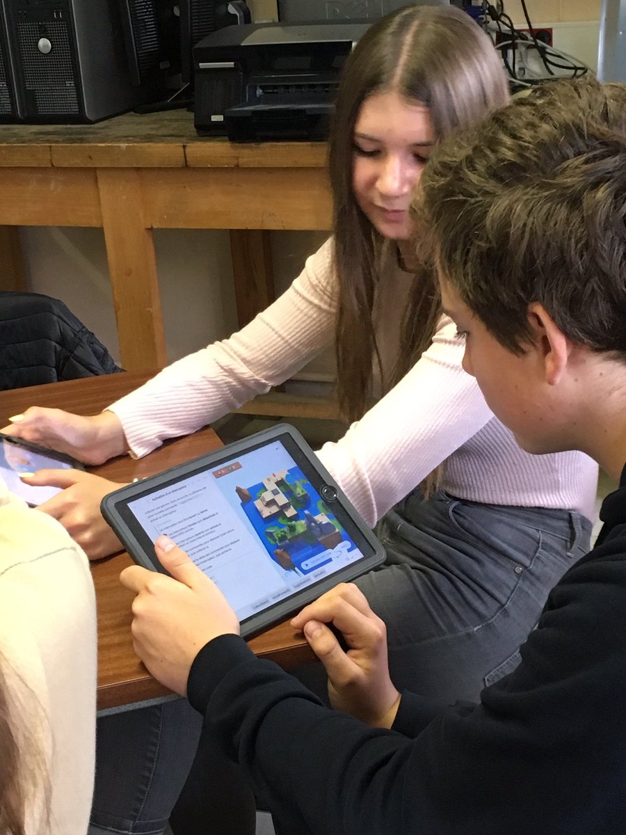 LucieJagu's tweet image. #Ramcode matinée très numérique pour les élèves du collège #FrançoisMauriac #Houdan : découverte des métiers du #numérique, réflexion sur la place des #femmes dans la #tech, atelier #SwiftPlaygrounds @DANEversailles @acversailles @simplonco @yvelinesnum #EveryoneCanCode #codeweek