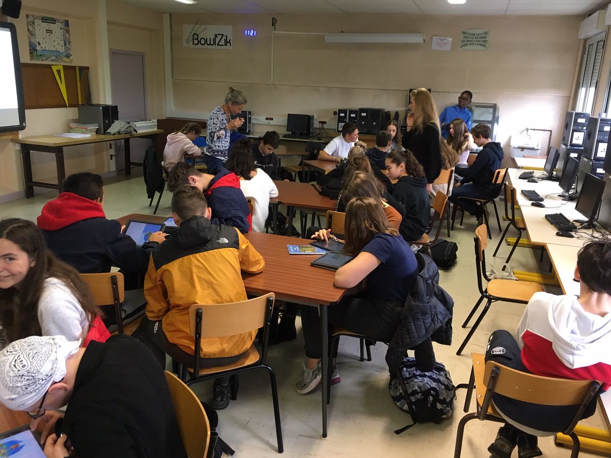 LucieJagu's tweet image. #Ramcode matinée très numérique pour les élèves du collège #FrançoisMauriac #Houdan : découverte des métiers du #numérique, réflexion sur la place des #femmes dans la #tech, atelier #SwiftPlaygrounds @DANEversailles @acversailles @simplonco @yvelinesnum #EveryoneCanCode #codeweek