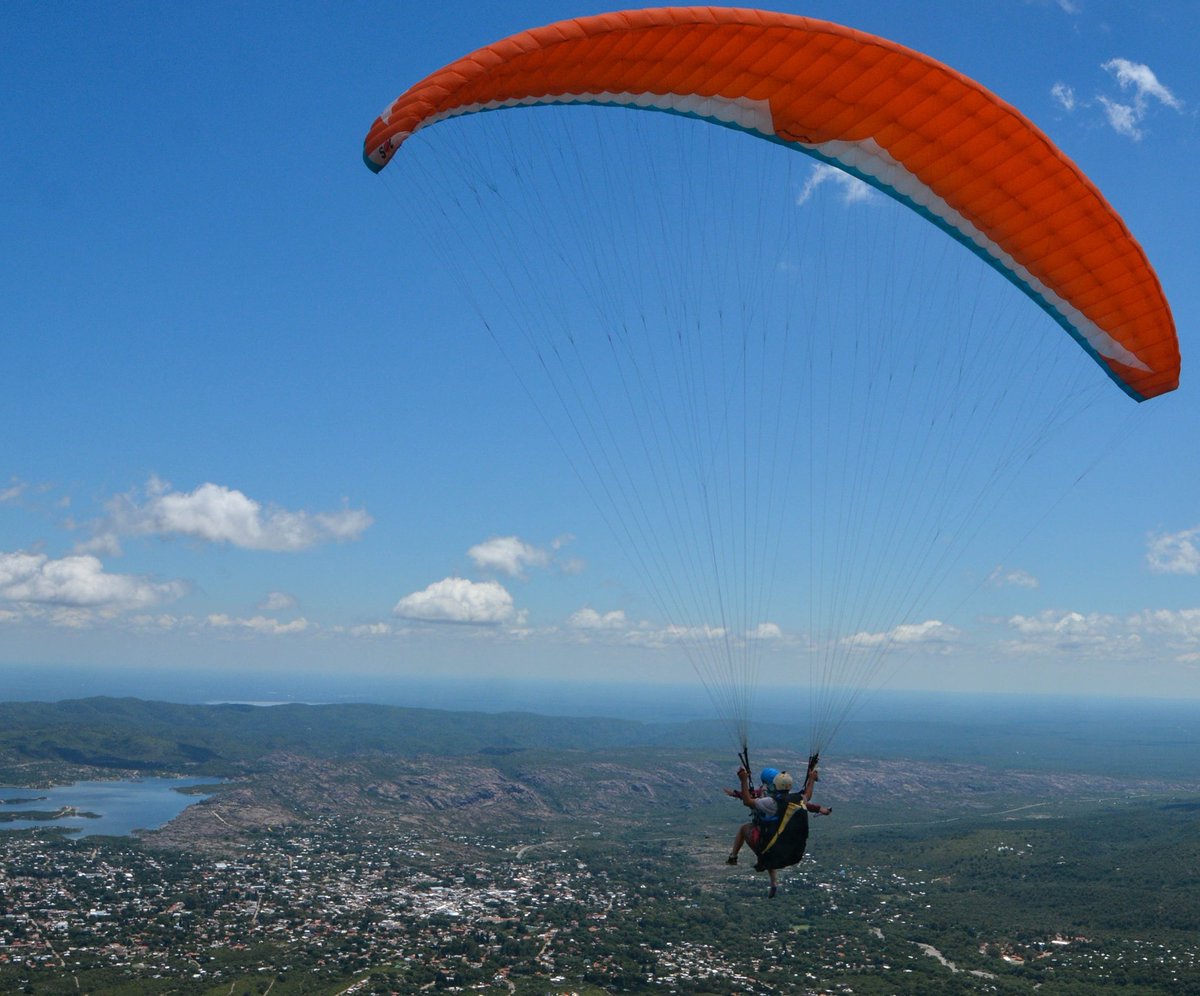 TurCapilla's tweet image. Sentí la experiencia de volar por los cielos de #CapillaDelMonte en Parapente
.
Viví Capilla del Monte
 #aguadelospalos .
.
#NaturalMenteActiva 
#CapillaActiva
. 
Ph : @juanmontiel1975
@turismocba