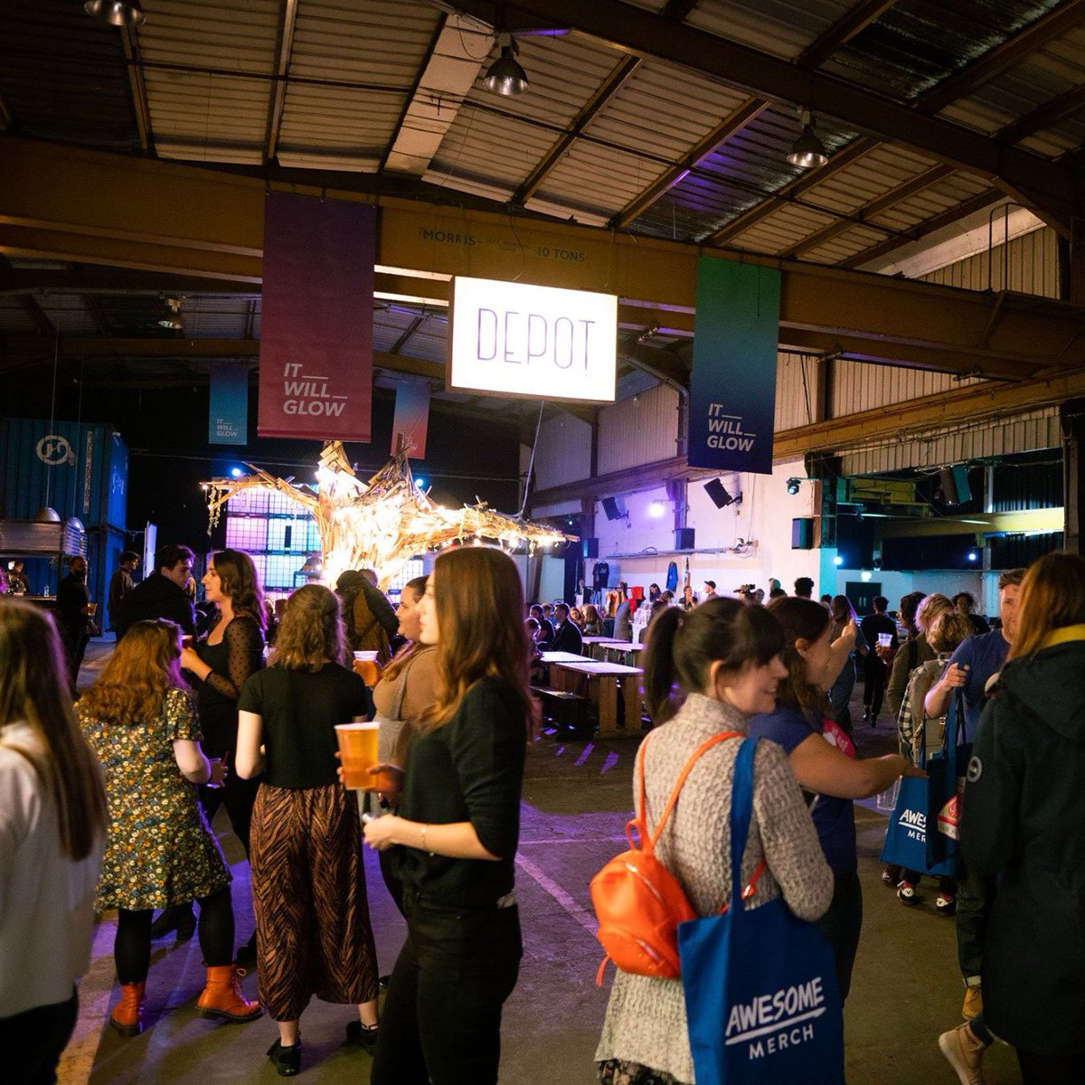 AwesomeMerch's tweet photo. We sponsored @itwillglow and printed some ace tote bags for their recent event in Cardiff. Check them out, they put on great events with creative talks, food &amp; markets. Tote bags make a great statement at events, do you have anything coming up that requires merch? https://t.co/5eGXpP8qWx