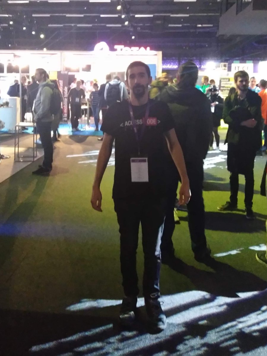 Aujourd'hui à l'Espace Grande Arche Paris-La Défense, Thomas Gallusser de l'#ACSNevers participe au concours  @MeilleurDev de France #MDF19 en tant qu'apprenant de la #GEN ! <a href="/Ecole_Numerique/">La Grande École du Numérique</a>