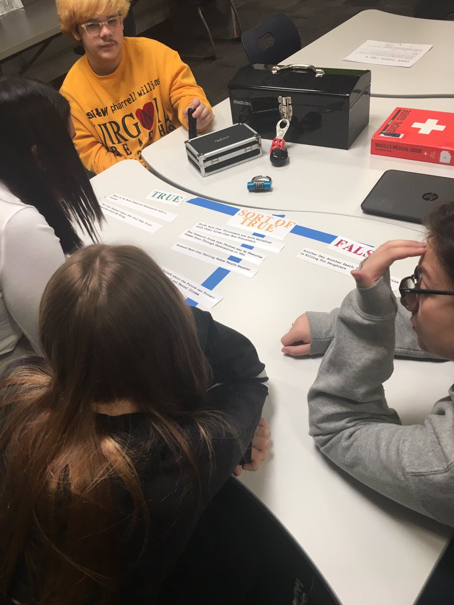 Megan_HSLib's tweet photo. Psych breakout in the LMC today! Busting pop psychology myths! #beyondpa @cportered @pahslmc1 https://t.co/rT0qwoAfpl