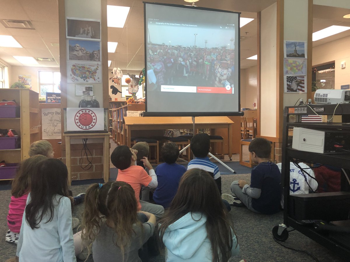 RDSPrincipalD93's tweet image. Today at Cloverdale we are visiting the countries of Poland and the U.S.A! #explorersweek #ccsd93