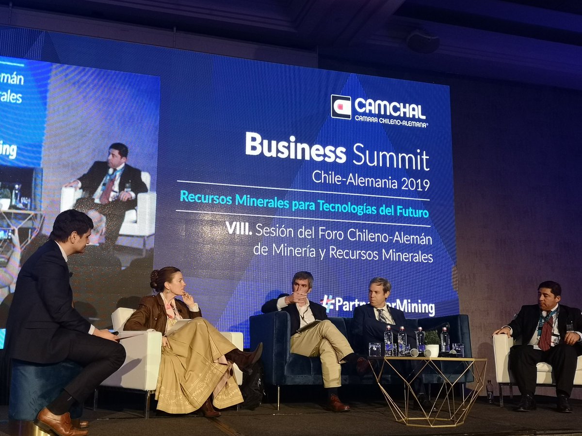 AHKChile's tweet photo. Terminamos el panel de discusión, con una mirada positiva de la #minería del futuro, más sustentable, más colaborativa y con metas en común @BASF @ENAMIChile @CodelcoChile @EYChile #PartnerForMining #BusinessSummit #carbononeutral https://t.co/tGdP6A3Y4c