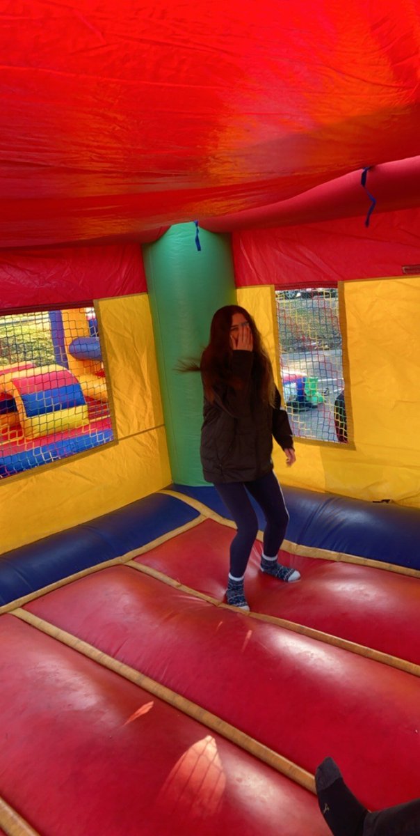 BridgesHS's tweet image. Helping our friends up on the hill today. @FoxElementary  thanks for letting us play as well