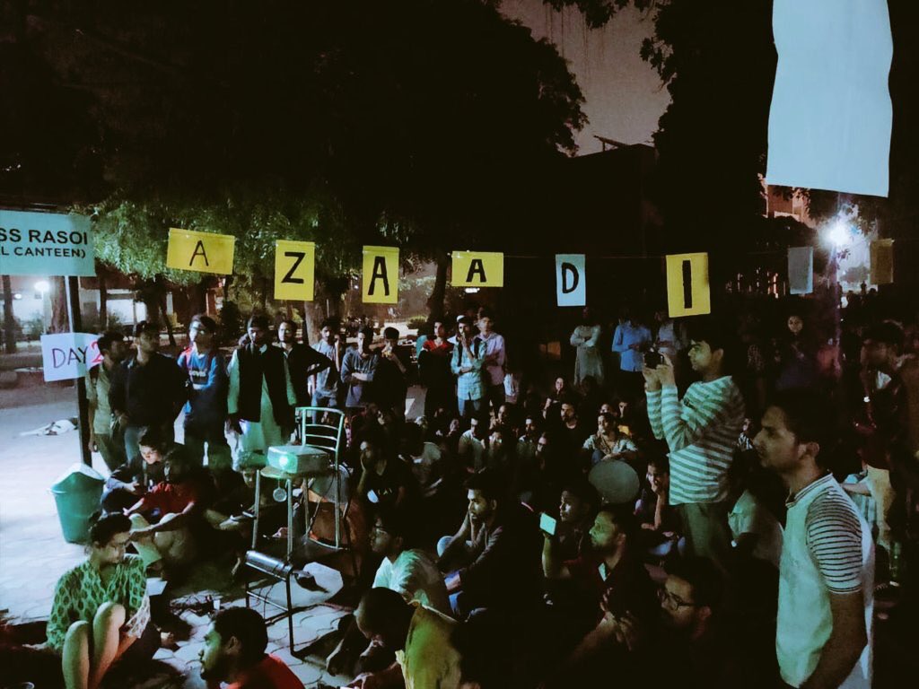 Arjun_Mehar's tweet photo. Five students of Jamia Millia Islamia have been served with a show cause notice for participating in a peaceful protest in the university campus. #JMIRevokeShowCause
#AllowDissent https://t.co/bofAp3EIJm