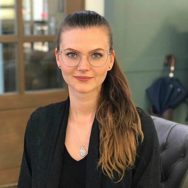 OptikLorek's tweet photo. Diese schöne Brille hat uns alle sofort begeistert. Da ist die Entscheidung nicht schwer gefallen. 😍 #optiklorekgmbh #homeoffinesteyewear #regensburg #brille #glasses #eyewearshop #eyewearestore  #lovemyglasses #lieblingsbrille #eyewearfashion #bavar… https://t.co/B25htYTAF9 https://t.co/wo20rW9Tjv