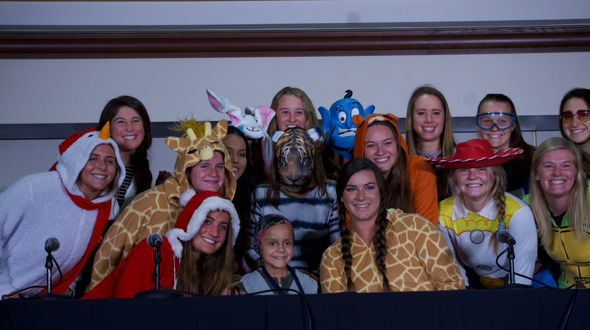 NotreDameGLD's tweet photo. We are less than two weeks away from meeting our new @FightingIrish Fight for Life Teammates!βοΈ
Take a look back at some of the action from last years signing party!βοΈπ
#FIFFL #IrishInTheCommunity https://t.co/3zAavMvG4x