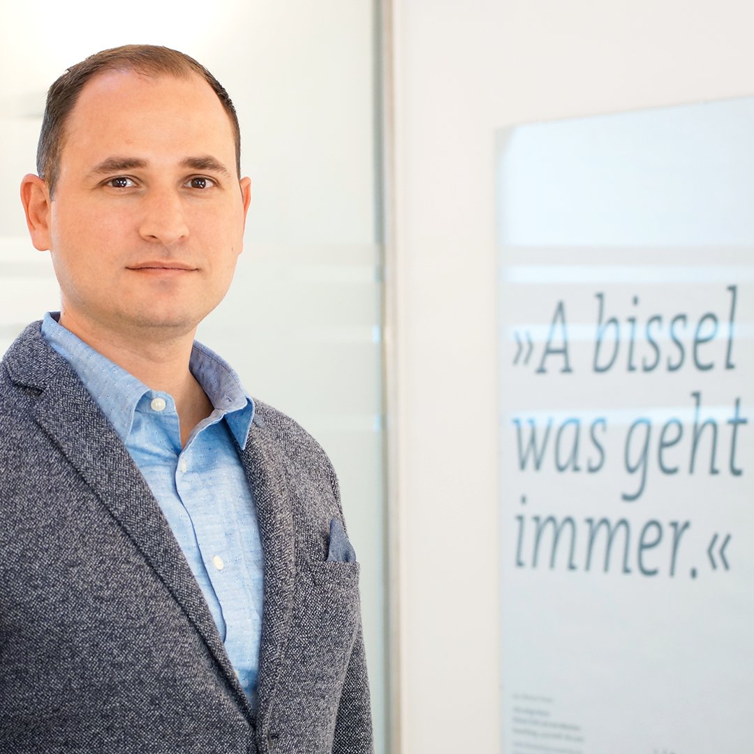 Profilwerkstatt's tweet photo. Handkäs‘ gegen Weißwürschd! Alexander Bräuer unterstützt seit 1.10. als neuer Director Content Development unseren Standort München. Wir wünschen ihm viel Spaß und oiss Guade! 

https://t.co/gsQxvKKIK9

#contentdevelopment #münchen https://t.co/4k4tLEDNvV