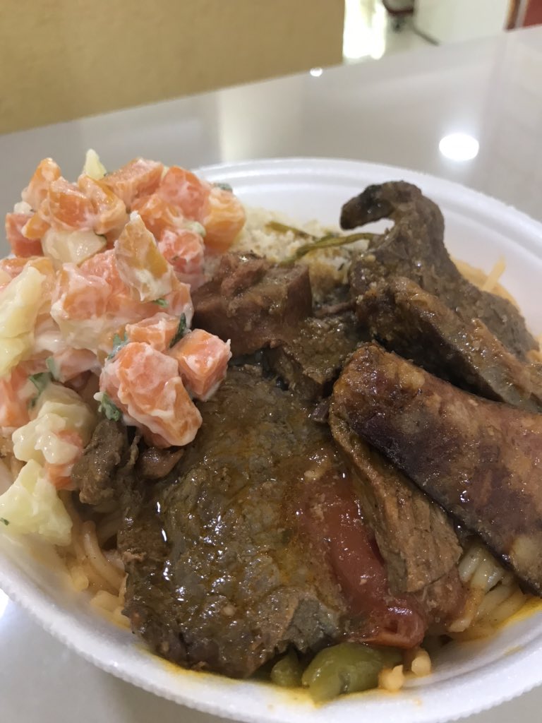 cecibella42's tweet photo. Comida neurótica peça ja a sua no nosso zap 98373-1203, estamos fazendo entrega 🤤 https://t.co/KMtGkkAPw9