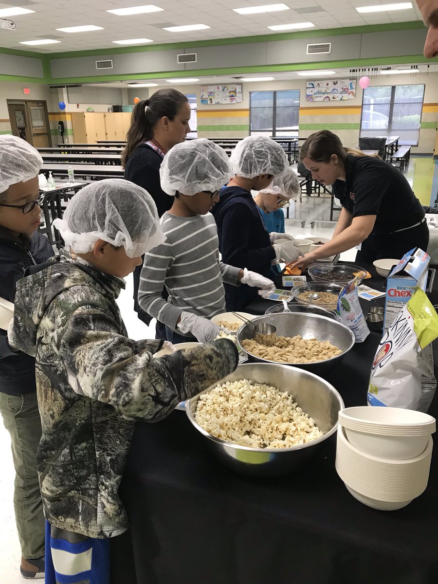 ARockenBrown's tweet photo. Thank you @LTCafes for teaching the 3rd graders about measurement, how to read a recipe, and that Harvest Trail Mix is SUPER delicious! We love having Ms. Marcie, Ms. Tanya, and Mr. Ryan share their expertise with us. #LWElearns #LearningTogether https://t.co/Rkn1s1SIzY