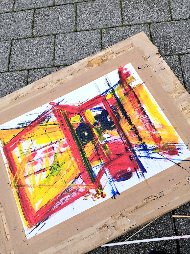 emilyyarrow20's tweet image. Loved painting outside today to understand colour and shape! Thanks Emma for a great lesson! @gicreativearts #markmaking #makingmymark #degreestudent #design