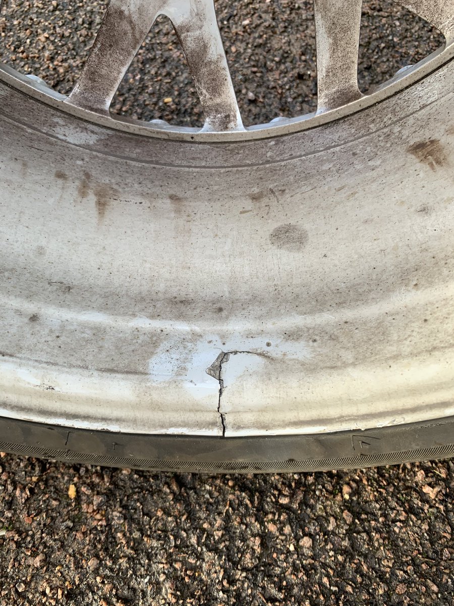 AliceCooperMini's tweet image. Feeling sorry for myself!! Hope they can #repair my #alloy #wheel 😬🤔.      #mini #minicooper #garage