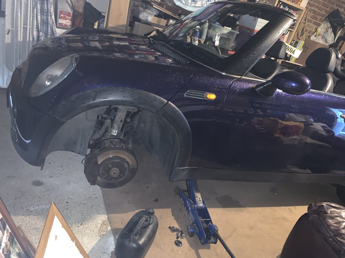 AliceCooperMini's tweet image. Feeling sorry for myself!! Hope they can #repair my #alloy #wheel 😬🤔.      #mini #minicooper #garage