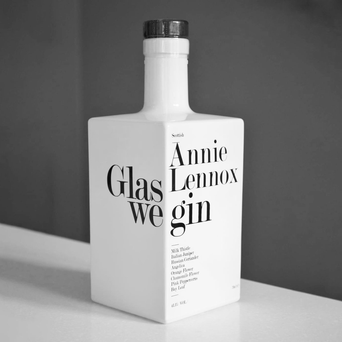 Throwback to when we created this personalised bottle for the legend that is <a href="/AnnieLennox/">Minh Minh</a>! Massive shoutout to the incredibly talented <a href="/Lailalettering/">Laila Lettering</a>  for making it happen - what a talent 🙌