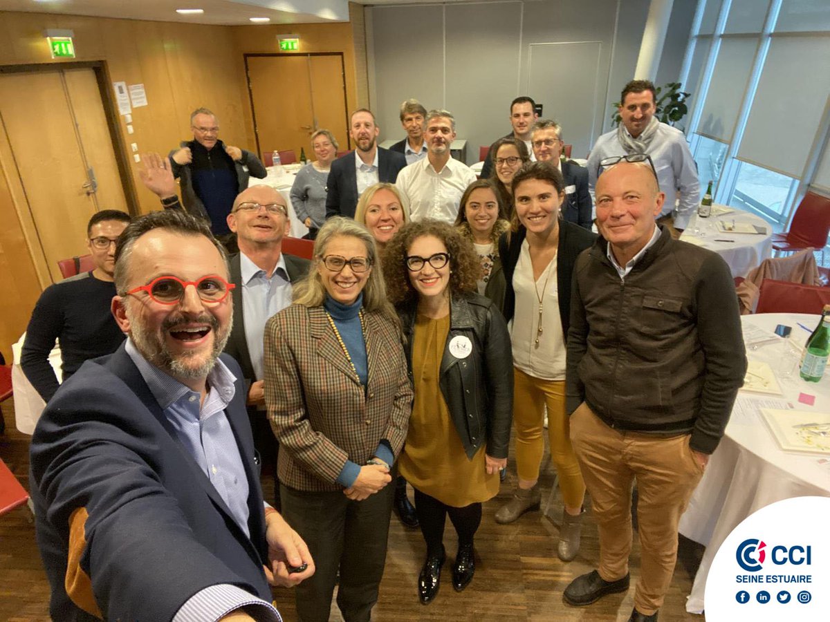 📷 Selfie de groupe ou Groufie à la fin de notre déjeuner-débat sur le numérique hier animé par <a href="/jbbod/">Jean-Baptiste Bodard</a> d'IDlabs et Audrey Regnier de <a href="/BohinFrance/">BOHIN France</a>, retrouvez le débat sur notre page Facebook 😉 #groufie #ccise #debat #partage #lenumeriquecestfantastique