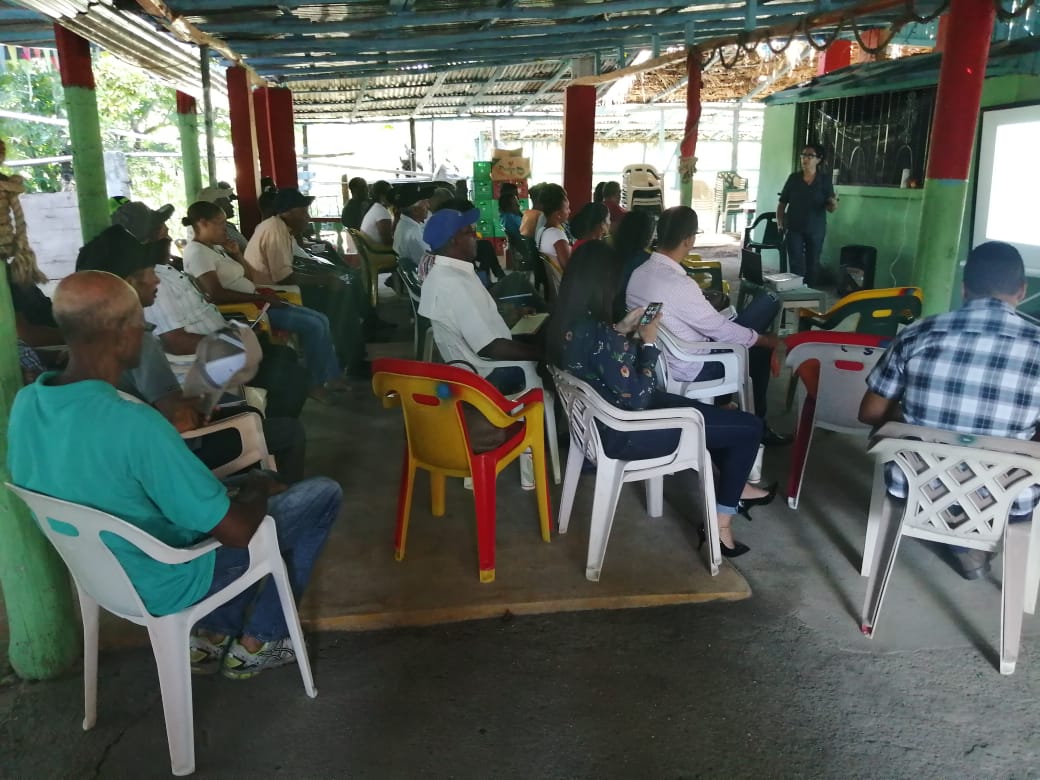 PROGANA_RD's tweet photo. Taller sobre Cambio Climático, impartido por la @FundReservas y @FondagroRD en la Asociación de Ganaderos de Bajabonico (ASOGARIB), Puerto Plata https://t.co/8H1kNO5bGR