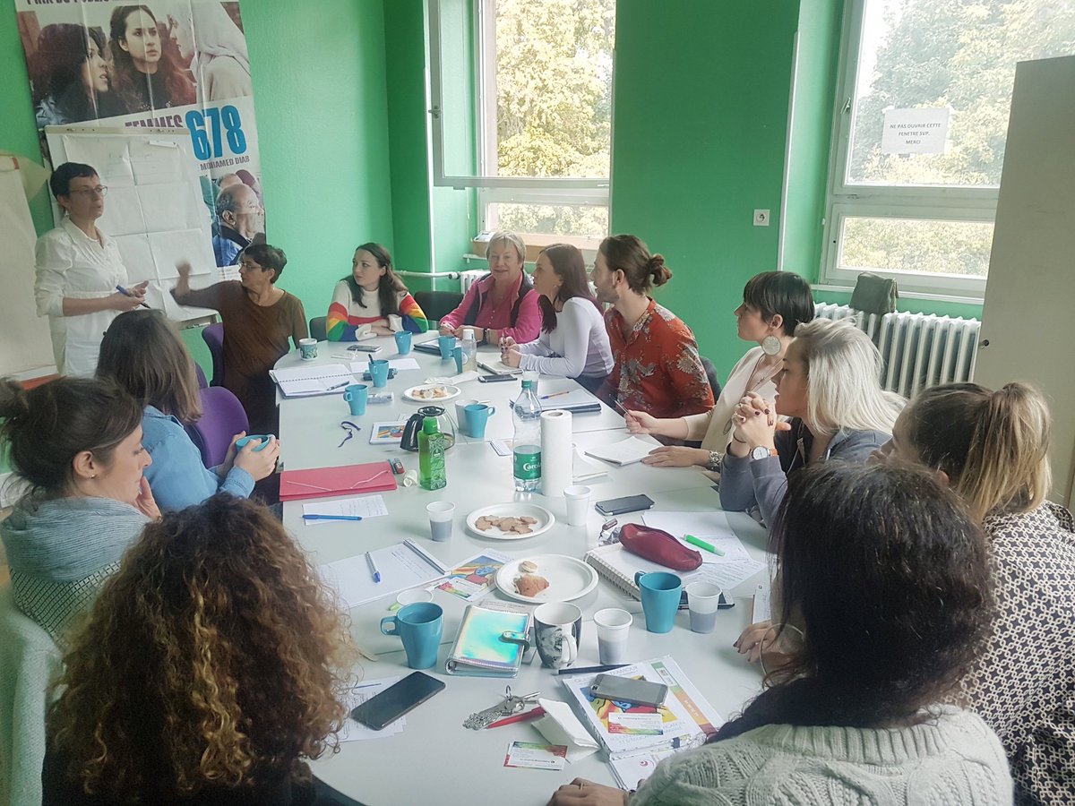 Cette semaine, des professionnel.le.s de la protection de l'enfance participent à une #formation sur l'accompagnement de la vie affective et sexuelle des jeunes en institution, co-organisée par le Centre de Planification et le <a href="/Planning_68/">Planning Familial 68</a> ! Ça bosse dur 👍
#ASE #Mulhouse #CPEF