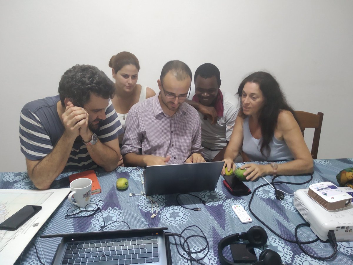 Collaborating and exchanging field knowledge on #SãoTomé forests. What are priority sampling sites? #keyBiodiversityAreas <a href="/CommunityCEPF/">CEPF</a>