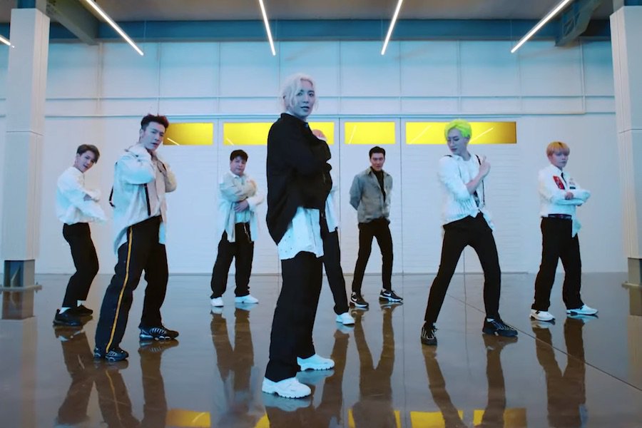 soompi's tweet photo. WATCH: #SuperJunior Makes Their Long-Awaited Comeback In "#SUPER_Clap" MV
https://t.co/St2ORrZIxU https://t.co/e0mwCdzxxS