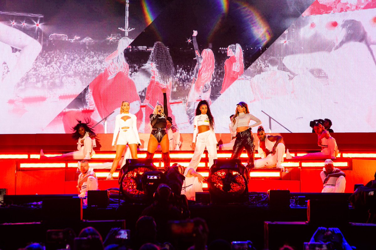 #ThrowbackThursday to seeing the girls at #Fusion2019! 🤩 Who has managed to see them on tour yet?! 💃 <a href="/LittleMix/">Little Mix</a> 
📷 <a href="/callumshots/">Callum Shots</a>