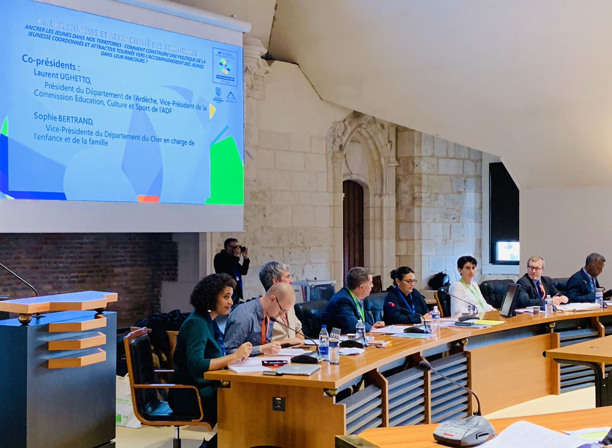 ADepartementsF's tweet photo. Travailler lâattractivitĂ© des #territoires avec la #jeunesse @DptLozere48, faire participer les jeunes au projet territorial en @CTM_Martinique, sâappuyer s/ lâoutil numĂ©rique avec le #NeujPro @Allierdpt⊠autant dâactions pour ancrer les jeunes ds leurs parcours #CongresADF https://t.co/p8AfgQZMWw