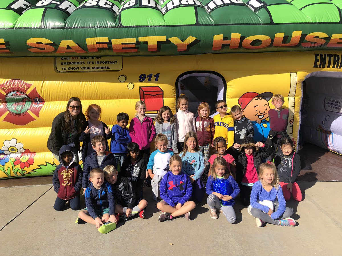 mstoneCWES's tweet photo. Thank you @MiltonFire30004 for a great Fire Safety Day! #CWESisthebest #squintyeyes #fullhearts https://t.co/x49jmz5Bej