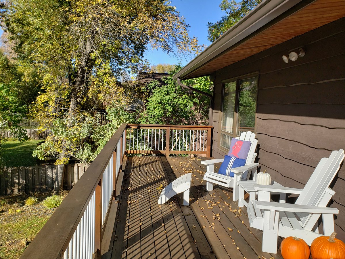 brianhegseth's tweet photo. Ideal MN day! Born in October, thus autumn always the favorite. Cool, crisp, leaves changing - so refreshing. 55° & sunny, shorts/sweatshirt. #BoldNorth
BTW #CornCandy is fantastic. https://t.co/hgljDDDOxW