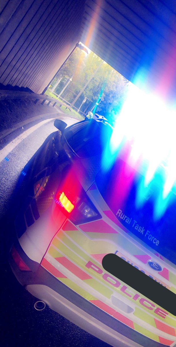 KentSpecials's tweet photo. One very wet S/SGT and PC after today’s shift x1 broken down vehicle X1 assist with a fail to stop x1 assist with a security van Panic Button Activation - KC #SCRural #SCTacOps @kentpolicerural #Oneteam https://t.co/rH6V58gzRM