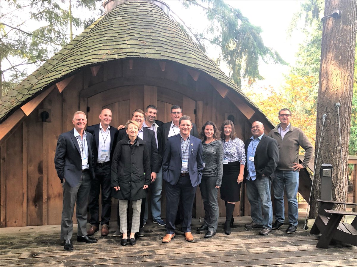 elo_usa's tweet photo. Enjoying the great outdoors #AIIMIntl Leadership Council Summit - @elo_usa joined by colleagues from @Microsoft @ABBYY_Software, @InfolinxRM, and @ActivePDF. #informationmanagement #DigitalTransformation https://t.co/ZKiXtrRr4F