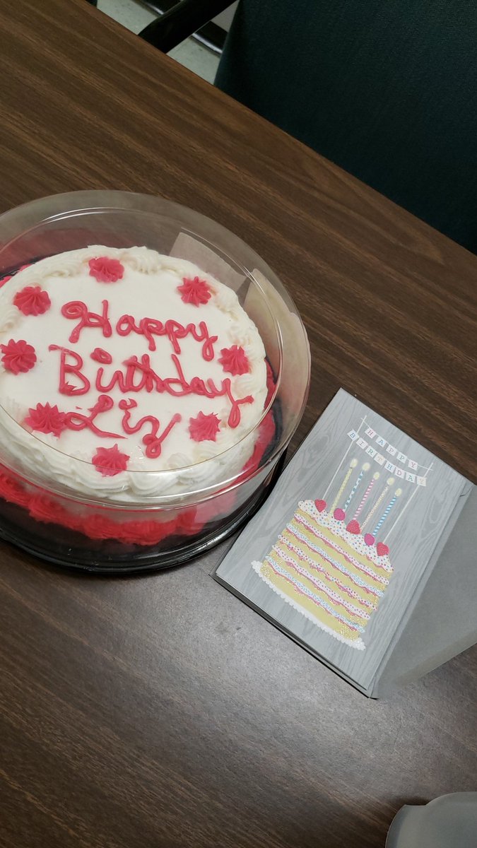 Lizz_arsenault's tweet photo. Thanks to my lovely  co-workers ❤ today was a good day 👊 @KeezerBeckie @Senatorsgirl425 @Nehasaha_007 @Jill85940885 https://t.co/6pzHwBnfik