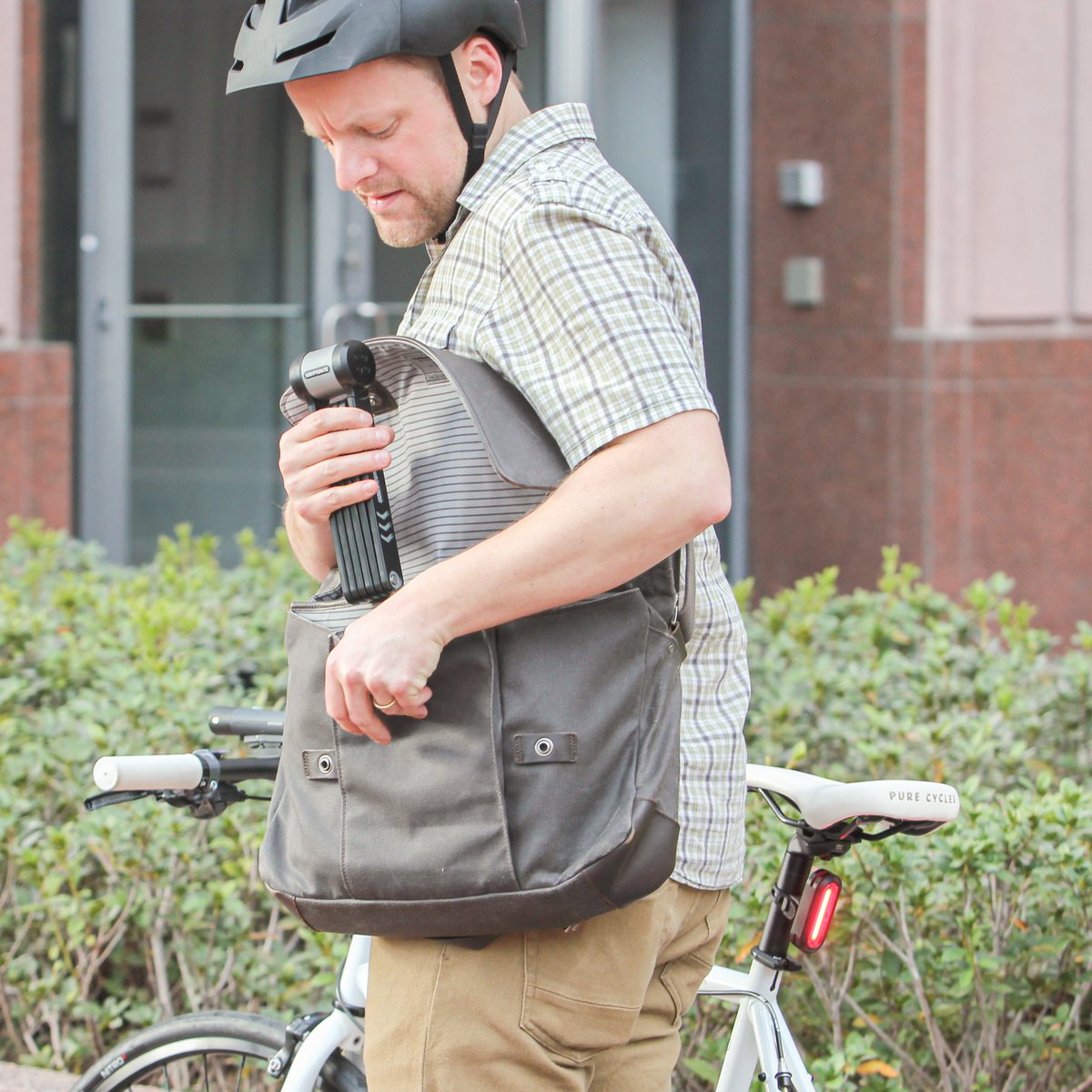 Pete on the commute with the KryptoLok Fold