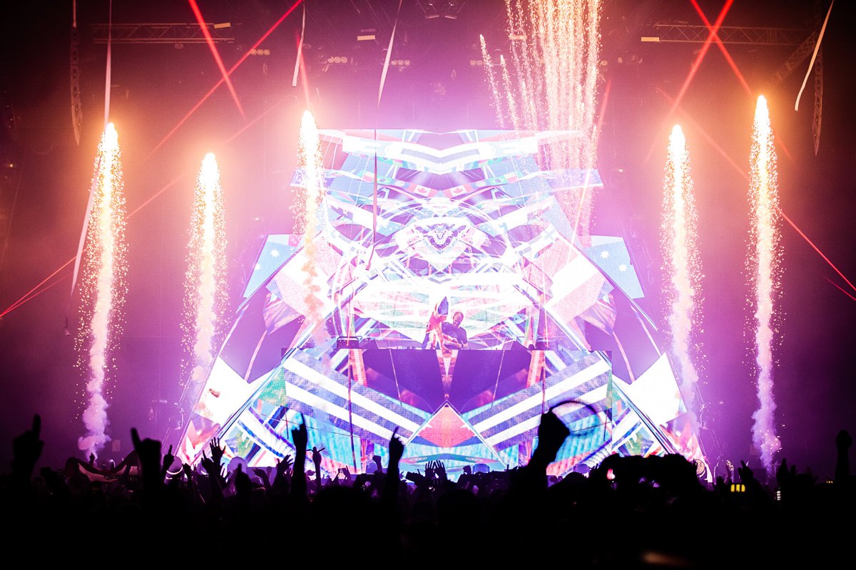 ZEROdBlive's tweet photo. Throwback to an ✨awesome weekend with 
@arminvanbuuren at @ssearena

# NothingLessThanAwesome‼️

#event #staging #eventstaginglondon #Londonevents

📸 @GrahamJoyPhoto and @locknloadevents
 
#TBT #ThrowbackThursday 👊 https://t.co/lcrQHyuvA8