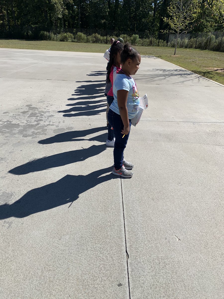 teachnsneakz's tweet photo. Mrs. Everettβs Pack went on a shadow walk and documented our finding in our Be a Scientist Notebook. #wceswolves #firstgradeexplorers #lightandshadows https://t.co/mxEJ3NY2H3