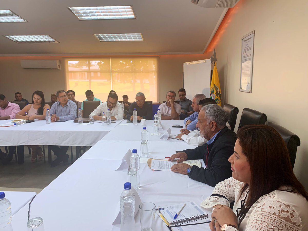 ViceminEnergia's tweet photo. .@CarlosPerez_MH: “Solamente este año, @PetroamazonasEP por ejemplo, mantiene contratos con 14 asociaciones comunitarias por un valor de USD 120 millones, de los cuales, el 64% ya ha sido ejecutado en servicios como alimentación, limpieza y transporte”. #LaPazSeRecupera https://t.co/vy0avJ9yH8