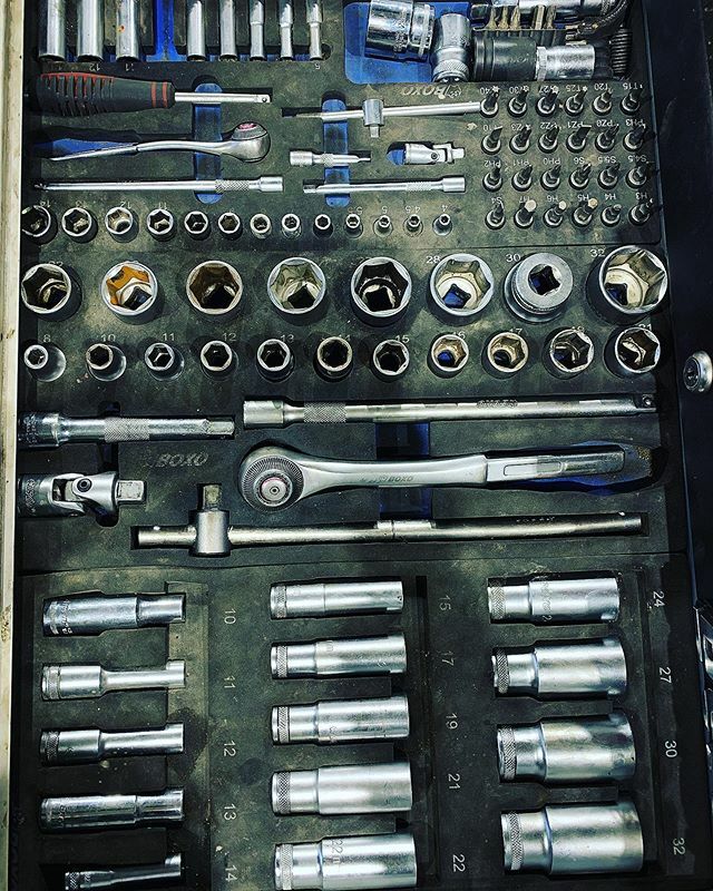 minnapahkin's tweet photo. 🔩 #huoltohommia #carmaintenance #winteriscoming #pultitjamutterit https://t.co/zbYrn819cv https://t.co/7BsbUGAsp3