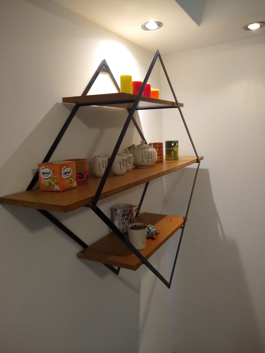 SebaMoledo's tweet photo. Estoy haciendo estas estanterías para ganar unos mangos, no son muy caras y las hago por pedidos, si a alguien le interesa o tiene alguna consulta me puede mandar un MP sin problema! Sino con un RT me ayudan mucho https://t.co/Q3Vqwpo6L4