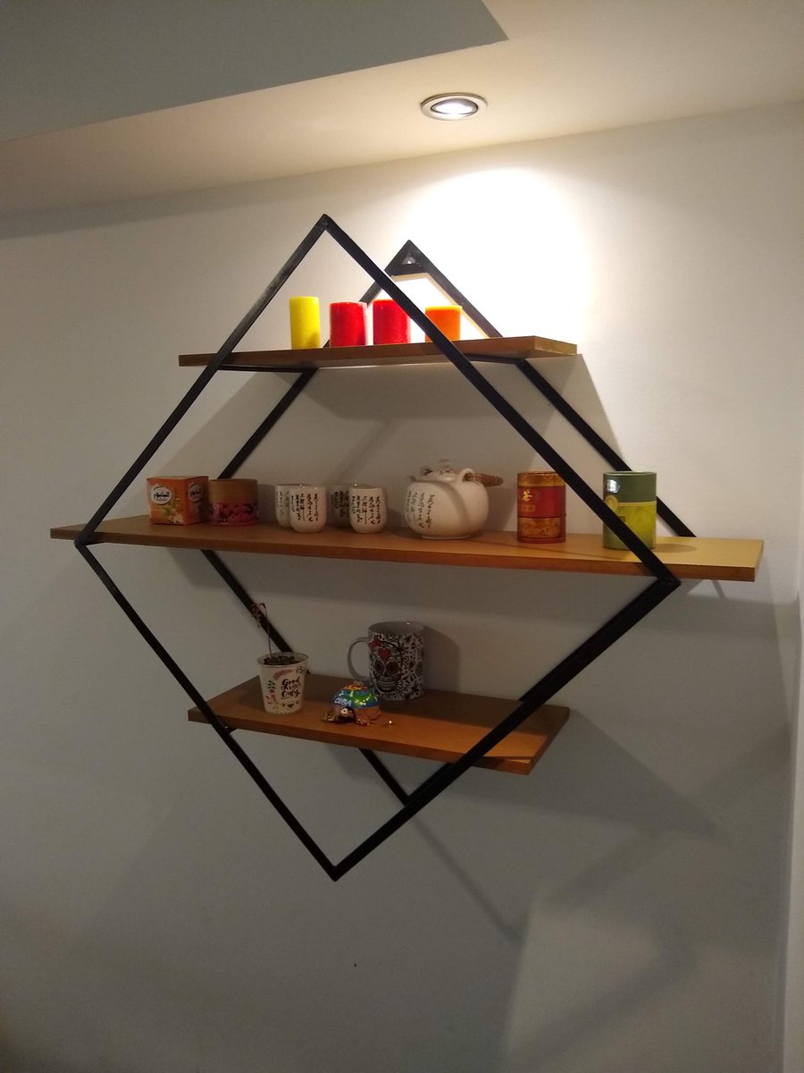SebaMoledo's tweet photo. Estoy haciendo estas estanterías para ganar unos mangos, no son muy caras y las hago por pedidos, si a alguien le interesa o tiene alguna consulta me puede mandar un MP sin problema! Sino con un RT me ayudan mucho https://t.co/Q3Vqwpo6L4