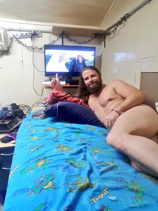 Billy King (18+) - 2 pic. Spending the evening thoroughly enjoying @TerryPratchett's #GoodOmens loved the book, TV series is spot on too. Love the chemistry between #crowley & #Aziraphale #naked #beard #hunk #longhair #pornstar #chillax https://t.co/W2aKIexKIk