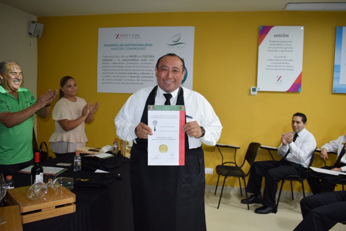 ASM_Peninsula's tweet photo. Felicidades a la nueva generación de #Sommeliers de la #ASMCancun ! 

Gracias a todos los instructores de la Asociacion de Sommeliers Mexicanos ASM  que contribuyeron a su formación! 🍷 https://t.co/atHBXXlkqh