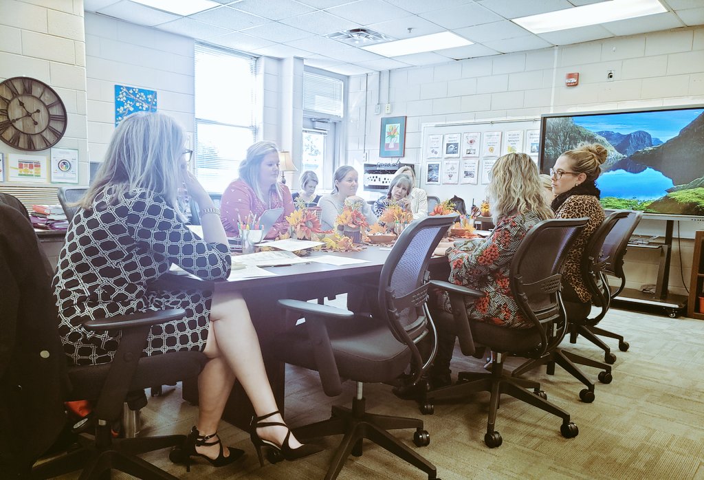MidwayES's tweet photo. Gr8 conversations/classroom observations happening @MidwayES 2day regarding @ARCDLSolutions Thank you @JudithLicina for visiting 2day & your continued support of our Ss! #OneMidway #MidwayReads #ARCCore #ARCCoach #ARCspiration https://t.co/oC7l9D5tlE