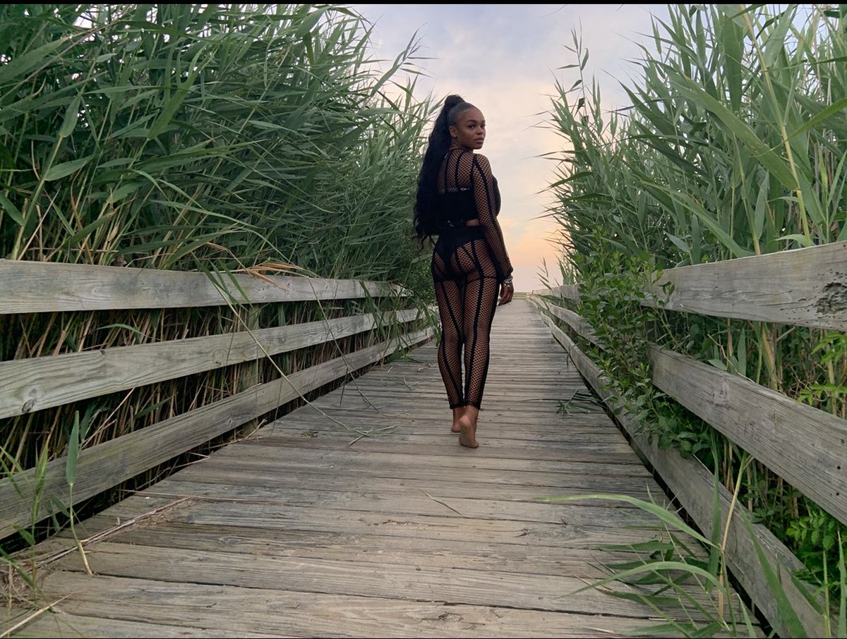 IamAlexaRaee's tweet photo. Music is coming...I am coming.. follow me.✨ https://t.co/YlAVzvUDlp