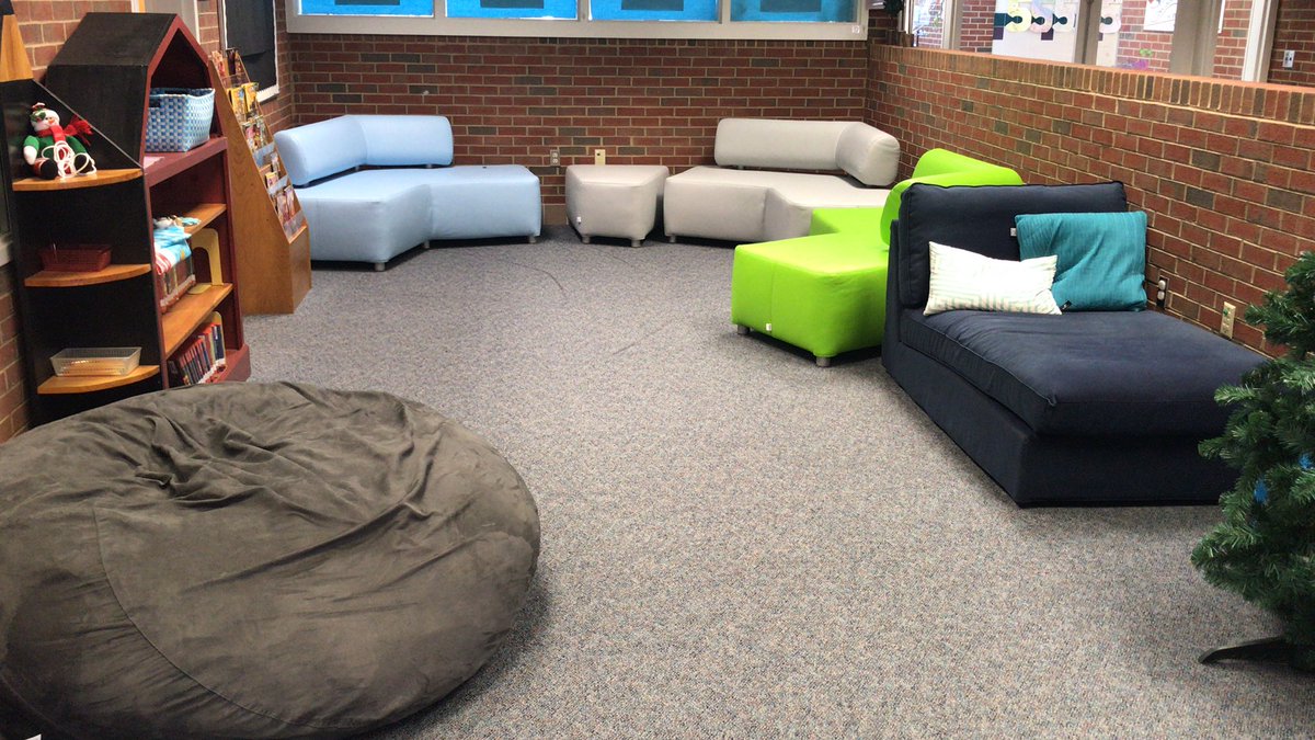 LibraryHuskyDen tweet media