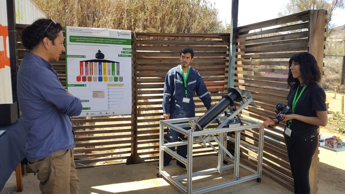 EnergiaValpo's tweet photo. Hoy profesional de @EnergiaValpo compartió con estudiantes👩🎓👨🎓 del Liceo Pulmahue de #LaLigua en su Feria de Innovación💡, en el marco del trabajo conjunto con la @usantamaria, en el proyecto FIC R #Gasbas
#EducaEnergía
#TiempoDeActuar https://t.co/J4bDi52btn