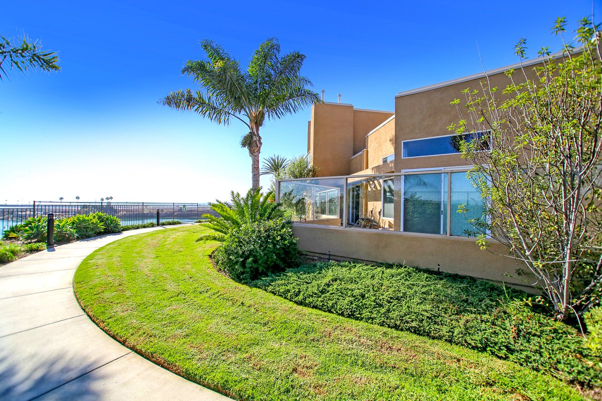 Carlsbad rental condo with amazing views of the Agua Hedionda Lagoon and sunset ocean views, check it out! 
#SanDiegoPropertyManagement #CarlsbadRealEstate #PropertyManagement ow.ly/ygap50wN2gK