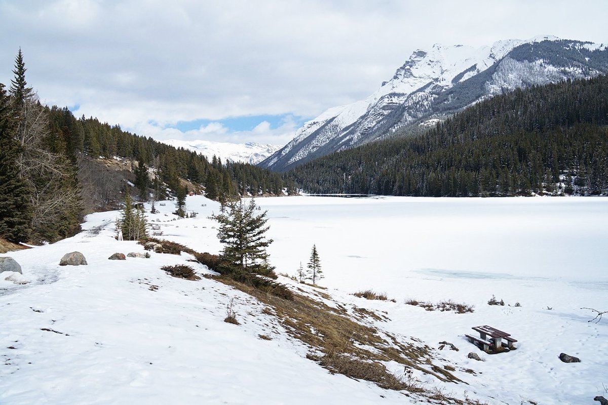 Conditions for ice skating are on their way. Make sure you check the ice thickness before heading out onto the ice. At least 15 cm for skating or walking alone and 20 cm for group skating or games. For more information please visit: ow.ly/Iq5T50wNOsy