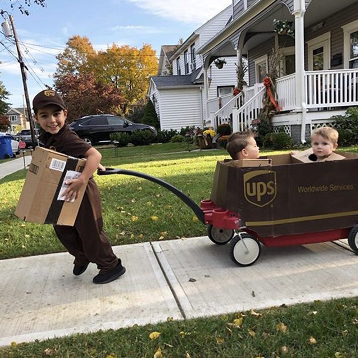 UPS (@ups) on Twitter photo .<a href="/MichaelsStores/">Michaels Stores</a> + UPS #Halloween Challenge: Create a crafty costume out of a box. Post a pic with #BoxCostumeChallenge and we’ll DM you a treat. 👻
📸: Eva .<a href="/MichaelsStores/">Michaels Stores</a> + UPS #Halloween Challenge: Create a crafty costume out of a box. Post a pic with #BoxCostumeChallenge and we’ll DM you a treat. 👻
📸: Eva