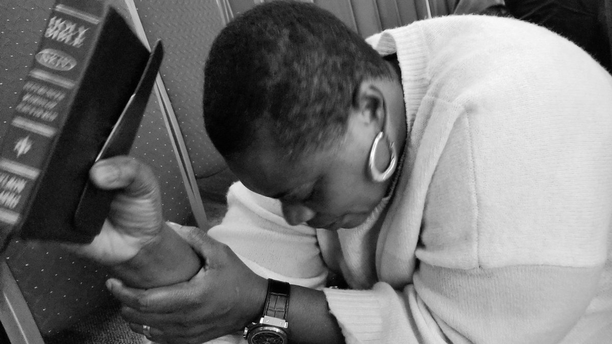 manu_sylvester's tweet photo. #AMAZING #POWERFUL
#HEAVENCAMEDOWN
#AWESOME #GODMOVED
IGTC JERICHO HOUR SERVICE.🙏🏽🙏🏽🙏🏽
MESSAGE: FAVOUR OF GOD
ESTHER 2 https://t.co/Us8rqV25p0