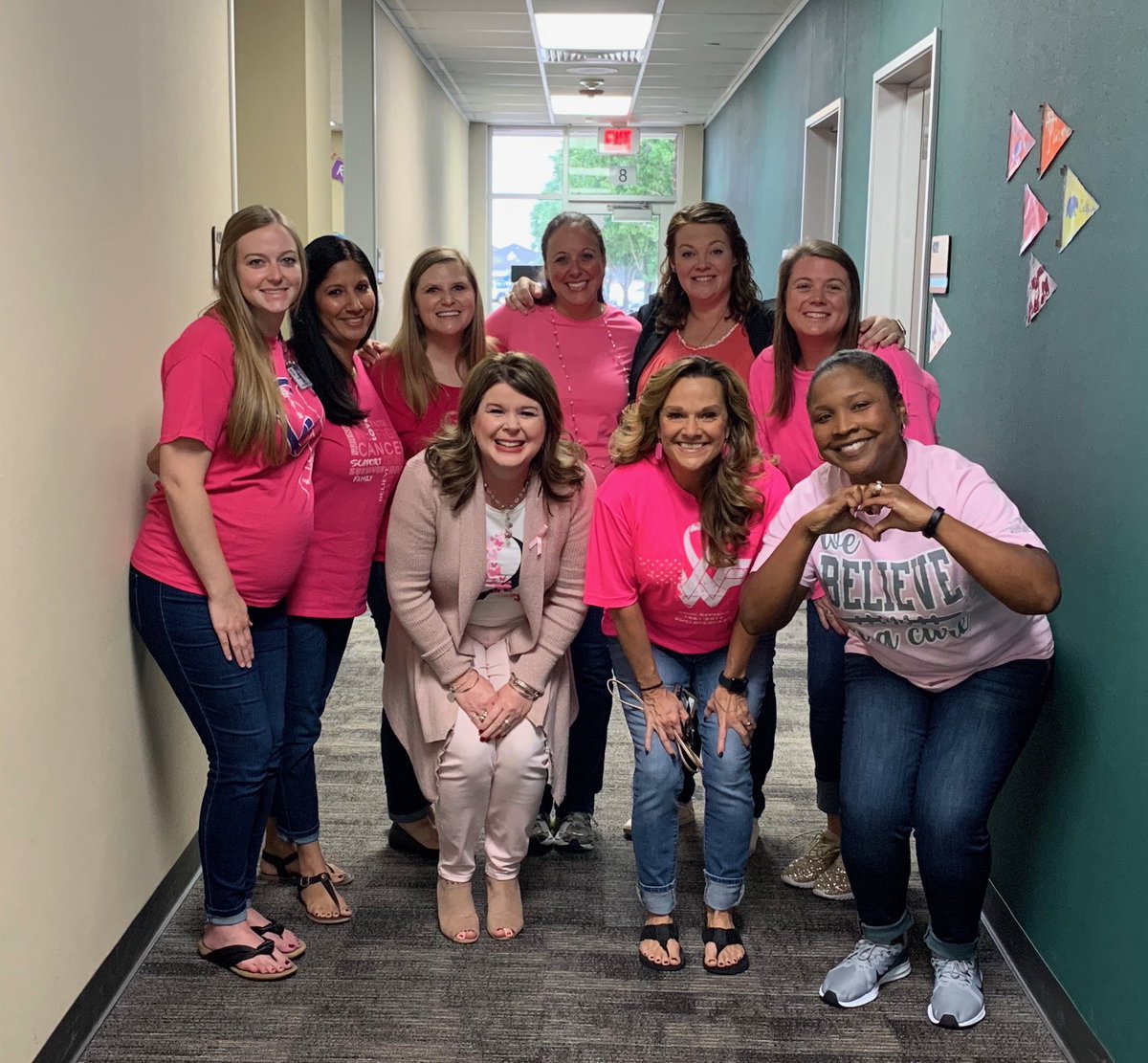 Fourth grade is sending <a href="/Mrs_Arthur4/">Amy Arthur</a> hugs 🤗! #CFISDspirit #WarnerPRIDE #BreastCancerAwareness ❤️